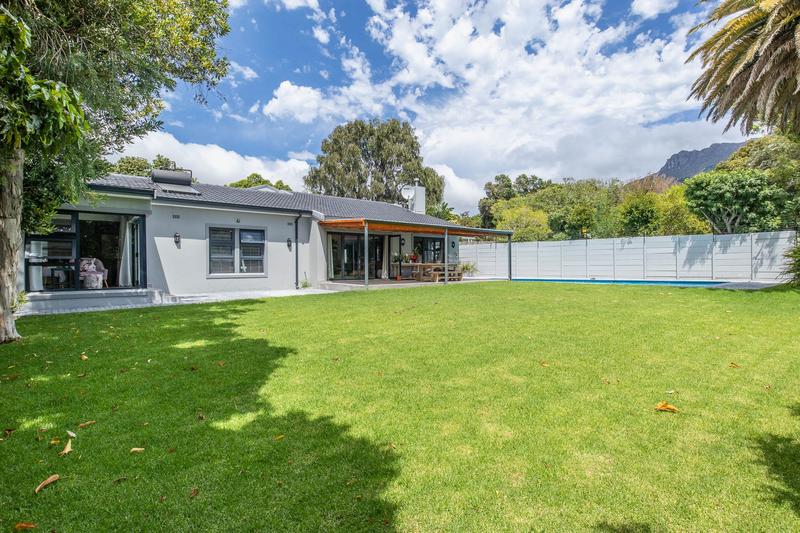 5 Bedroom Property for Sale in Constantia Western Cape